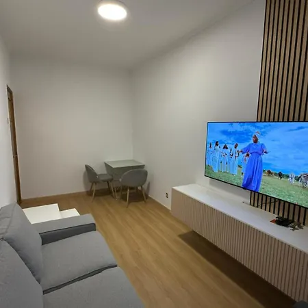 T2 Remodelado Apartment *